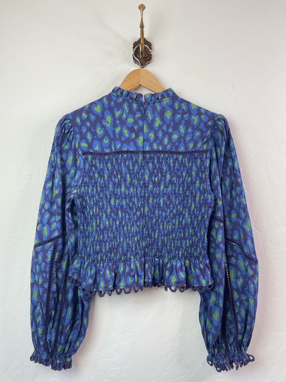 Farm Rio Leopard Pop Smocked Peplum Blouse Long Puff Sleeve Boho Top Size Medium - Picture 4 of 16